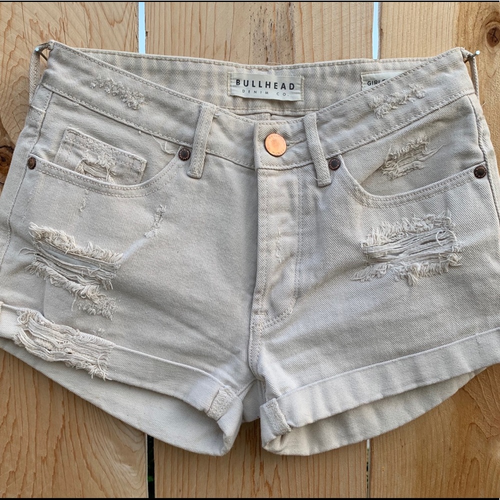 ✨distressed khaki shorts✨